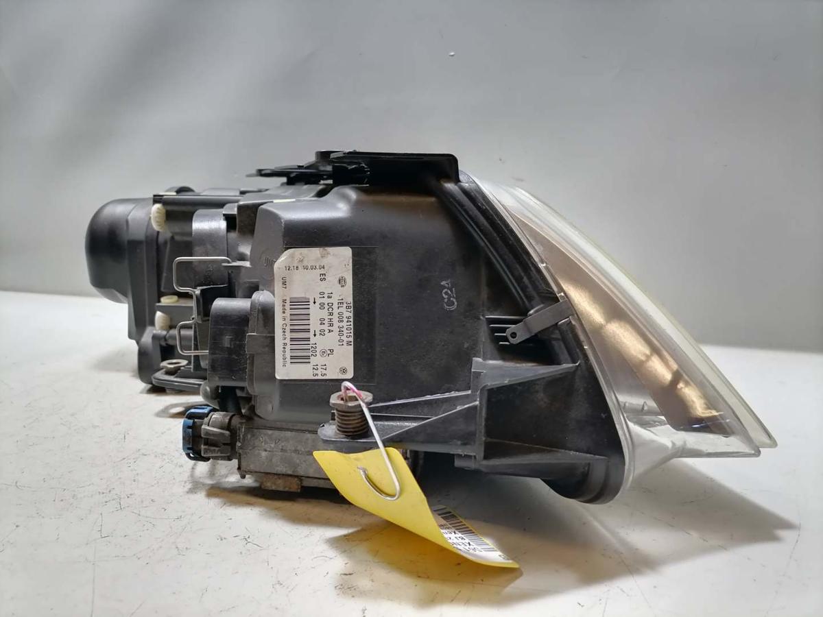 VW Passat 3BG original Xenonscheinwerfer vorn links leicht vergilbt Bj.2005